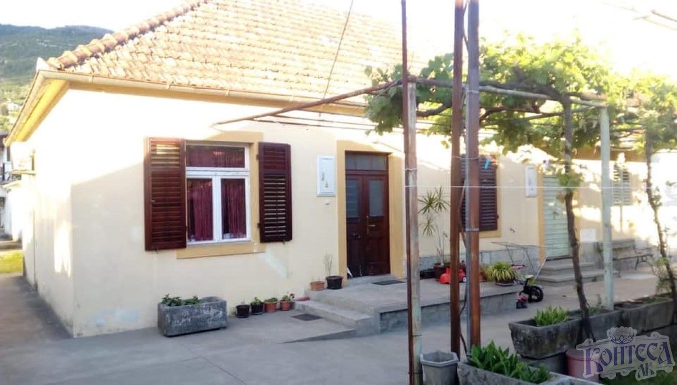 Дом с участком Tиват